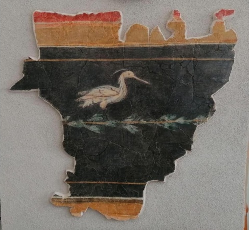 Restaurada una pintura mural hallada en unas termas romanas descubiertas durante la celebración del curso de verano "Arqueología de campo"