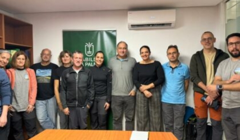 Parte del equipo investigador HIRES-SOM con la Consejera de Transición Ecológica de La Palma, Dª Jesús María Armas (en el centro).