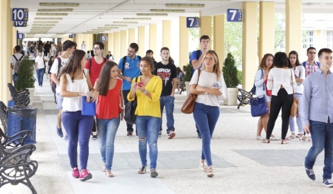 Upo_estudiantes_pasaje.jpg_1515856084