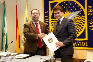 Firma convenio con el Ayuntamiento de Sevilla
