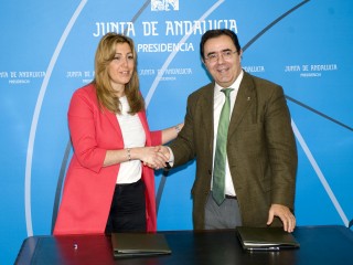 La consejera de la Presidencia e Igualdad, Susana Díaz, y el rector de la UPO, Vicente Guzmán.