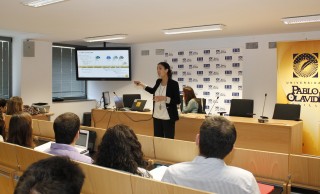 La ponencia de Renault  ha estado a cargo de María de los Ángeles Cordero, responsable de Comunicación de la factoría de Sevilla 