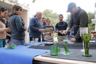 Hoy se ha celebrado un taller de creación con vidrios reciclados