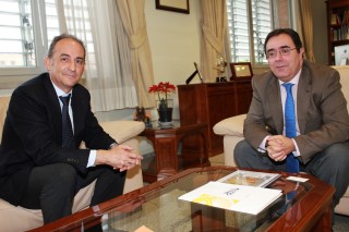 El rector de la Universidad Loyola Andalucía junto con el rector de la UPO