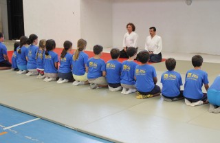 Los niños han participado esta mañana en un taller de artes marciales.