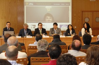José Manuel Feria, José Antonio Cobeñas, el rector Vicente Guzmán, Diego Valderas, Alicia Troncoso y Pilar Rodríguez Reina