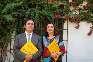 El rector de la UPO, vicente Guzmán, junto a la consejera de Educación, María del Mar Moreno.