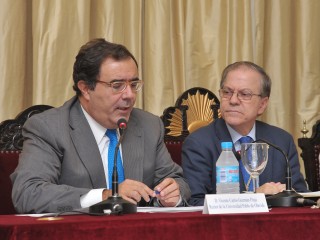 A la izquierda, el rector de la UPO junto al presidente del Ateneo.
