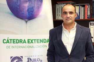 Juan Manuel Berbel Pineda, profesor titular del Departamento de Organización de Empresas y Marketing y director de la Cátedra Extenda de Internacionalización de la UPO.