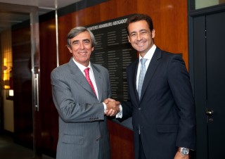 Alfredo Álvarez Tello, presidente de la firma, y Eduardo Gamero Casado (a la derecha)
