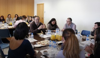 Desayunos entre científicos y estudiantes que se han celebrado hoy en la Olavide