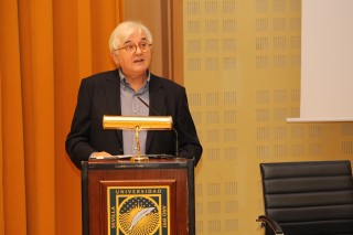 Juan Daniel Ramírez  durante su intervención en el Claustro celebrado en el Paraninfo