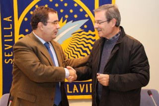 Vicente Guzmán y Diego Polo tras la firma del convenio