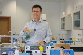 Guillermo Repetto en su laboratorio