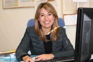 Laura López de la Cruz  en su despacho en el Rectorado