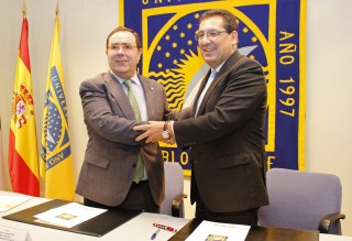 El rector de la UPO, Vicente Guzmán, y el presidente de la Fundación Cajasol, Antonio Pulido