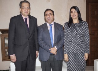Fernando Carrilo (izquierda) y Vicente Guzmán han estado acompañados por la cónsul general de Colombia en Sevilla, Gabriela Cano Ramírez