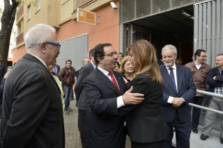 La presidenta de la Junta ha reafirmado su compromiso con el Polígono Sur de Sevilla y con el trabajo “transversal” que en este barrio se lleva a cabo por parte de la Oficina del Comisionado