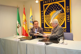 El rector de la Universidad Pablo de Olavide y el presidente del Grupo Lezama