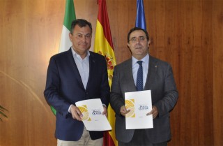El Ayuntamiento de Tomares  y la UPO han firmado un convenio de colaboración para establecer en la localidad un aula formativa