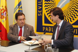 El rector Vicente Guzmán y el socio fundador de VS Energy Tech, Víctor M. Soltero