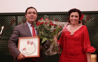 El rector Vicente Guzmán ha recibido el premio “Claveles de la Prensa” de 2014 