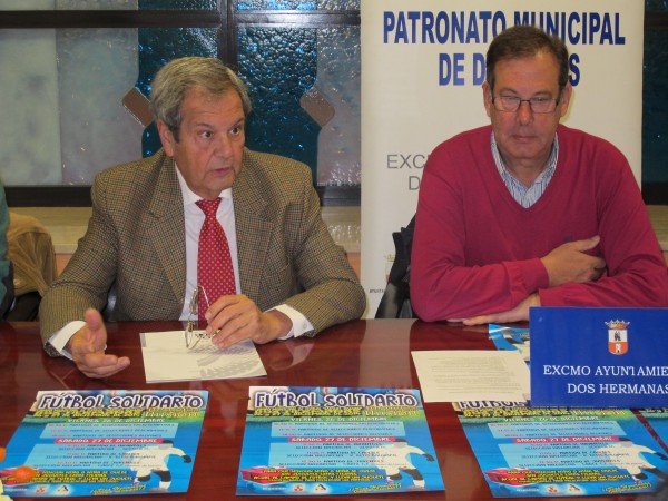 Manuel Porras, director del Centro de Estudios Deportivos de la UPO y José Manuel Carrión, delegado de Deportes del Ayuntamiento de Dos Hermanas