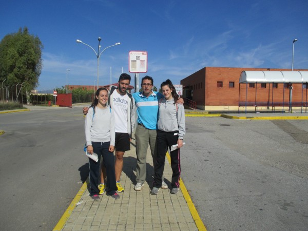 Julio Ángel Herrador, segundo por la derecha, con estudiantes que han  llevado a cabo la actividad de dinámica de grupos