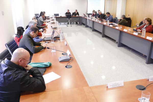 En la fotografía, reunión en sesión extraordinaria del Consejo de Gobierno de la Universidad Pablo de Olavide, de Sevilla 