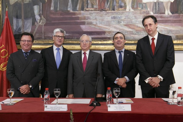 Desde la izquierda: Andrés Rodríguez Benot, Javier Landa, Javier Lasarte, el rector Vicente Guzmán y Jesús Ramos