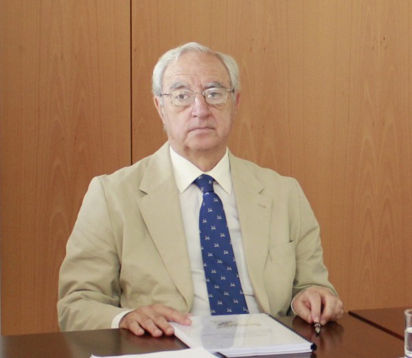Javier Lasarte ha sido catedrático de Derecho financiero y tributario y profesor emérito de la Universidad Pablo de Olavide.