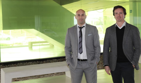 De izquierda a derecha, Nicolás Bertet y Víctor Bañuls, directores científicos del Máster en Cloud Business de la UPO.