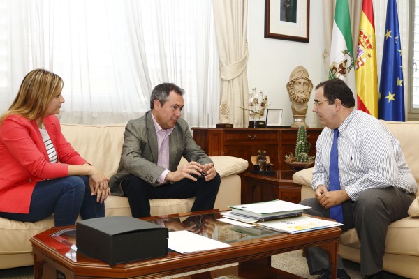 Juan Espadas y Vicente Guzmán han estado acompañados por Myriam Díaz