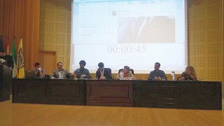  "SevillaADebate", debate electoral en el que han participado representantes de diferentes partidos políticos para establecer un diálogo con la comunidad universitaria.
