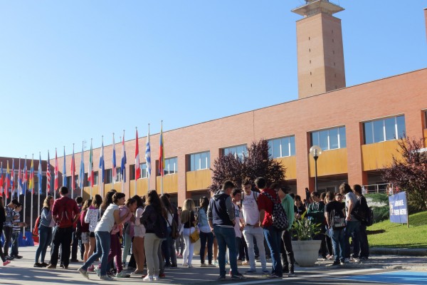 Los estudiantes han conocido la oferta de estudios y las instalaciones de la Universidad Pablo de Olavide 