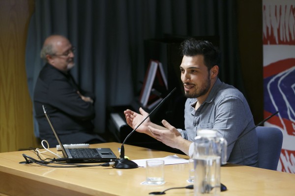 En la imagen, el pianista José Manuel Vaquero y el cineasta y crítico cinematográfico Leonardo Petrucci en la UPO. 