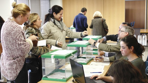 Profesores votando en las elecciones a Claustro de la UPO