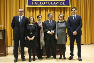 Desde la izquierda: Jesús Juan Cambra, Rosario Moreno, Africa Calvo, el rector en funciones Vicente Guzmán, María Serrano  y Norberto Díaz