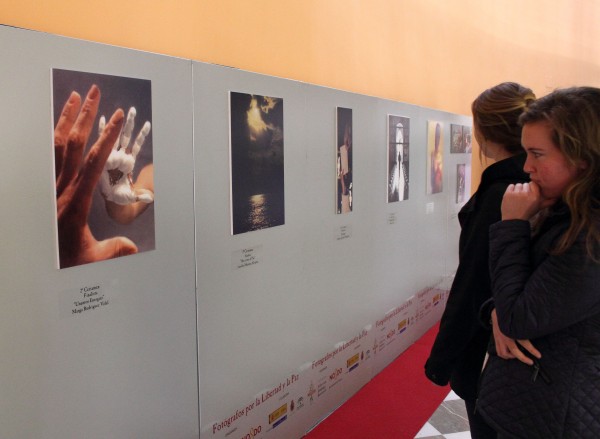 V Exposición de Fotógrafos por la Libertad y la Paz en la UPO