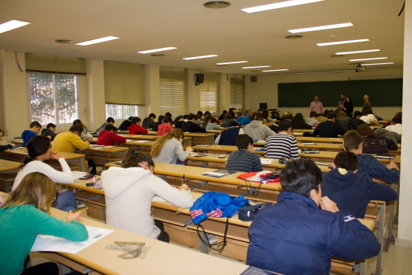 Los estudiantes de 2º de ESO durante la prueba. FOTO: Jesús Martínez de los Santos, SAEM THALES.