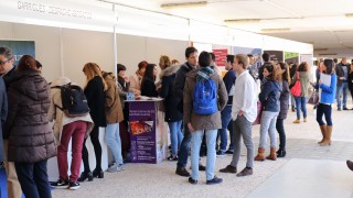 Imagen de la VII Feria de Empleo y Emprendimiento de la Universidad Pablo de Olavide.