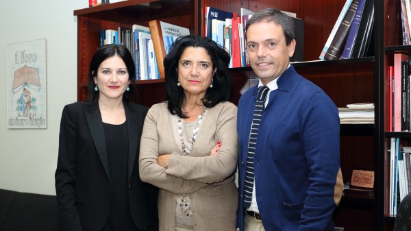 De izquierda a derecha, Estefanía Flores Acuña, Pilar Rodríguez Reina y José Manuel Feria Domínguez