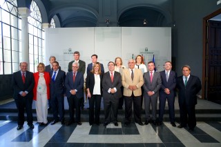 La presidenta de la Junta de Andalucía ha presidido la toma de posesión a la que han asistido autoridades institucionales y académicas 