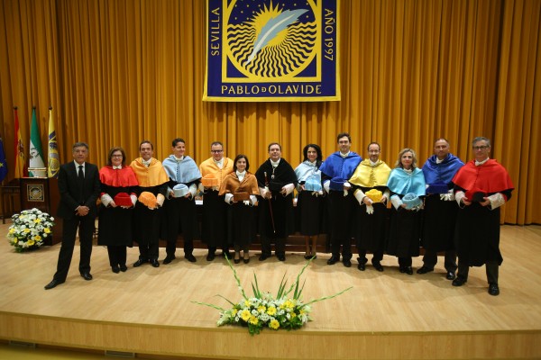 Integrado por diez vicerrectorados, de los que cuatro están a cargo de mujeres, el rector mantiene a todos los vicerrectores del Consejo de Dirección anterior 
