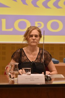 La madrina de la promoción ha sido Silvia María Pérez González, profesora del Área de Historia Medieval de la UPO.
