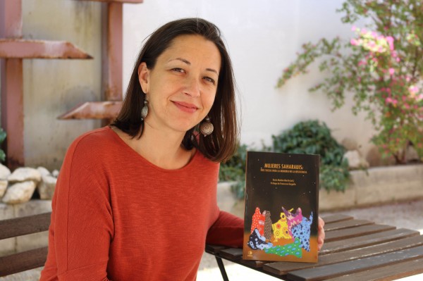 Rocío Medina, autora de 'Mujeres  saharauis: Tres tuizas para la memoria de la resistencia'