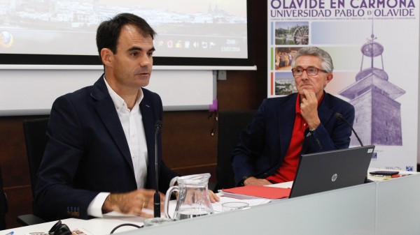 Pablo Ruz durante la clausura del curso en la sede de la UPO en Carmona