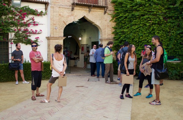 alumnos de los cursos de verano en la Casa Palacio de los Briones, sede de la UPO en Carmona – Rectora Rosario Valpuesta