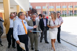 La directora general de Política Académica junto con el ayudante de Servicio de la UPO, Luis Bobadilla, durante la visita.