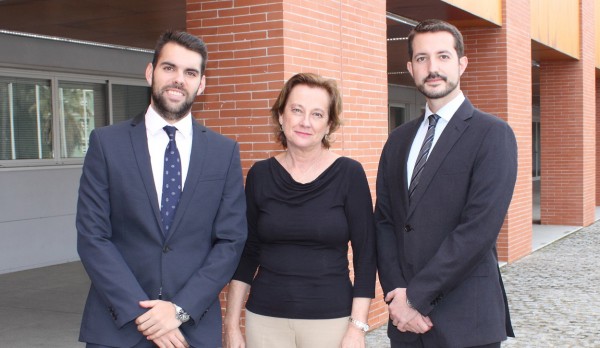 De izquierda a derecha: Antonio Alexandre Marin, la decana de la Facultad de Derecho de la UPO,  María Serrano, y Luis Bravo.